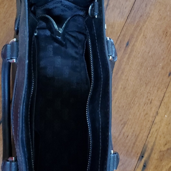 Black Michael Kors Purse with shoulder strap - Picture 5 of 6